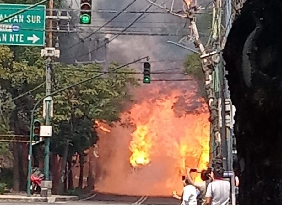 Se registra fuerte explosión en Periférico y Tlalpan por tanques de gas