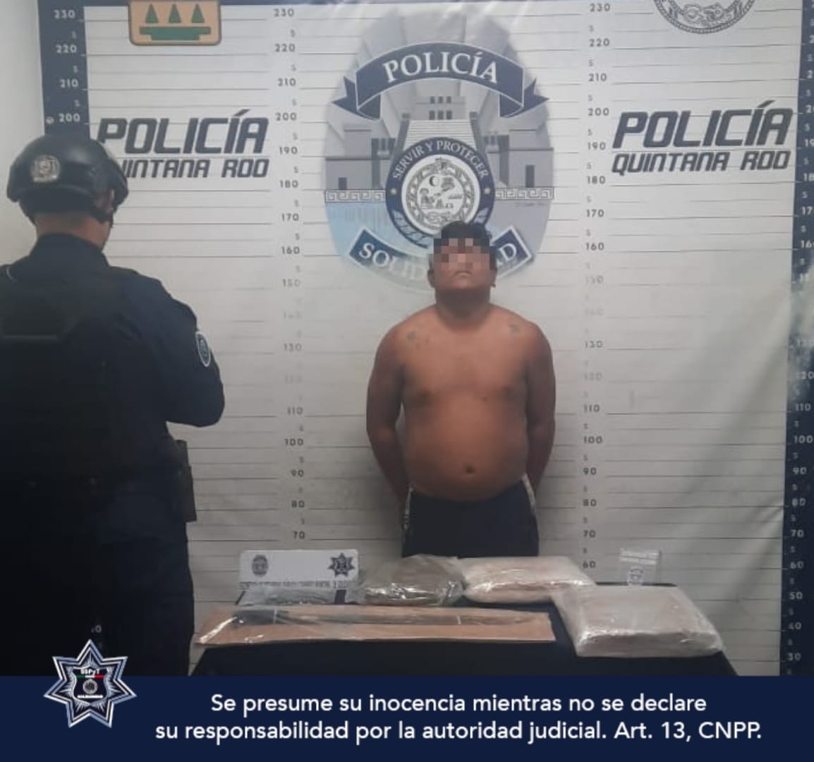 Policía de Solidaridad, detiene a sujeto con drogas y un machete