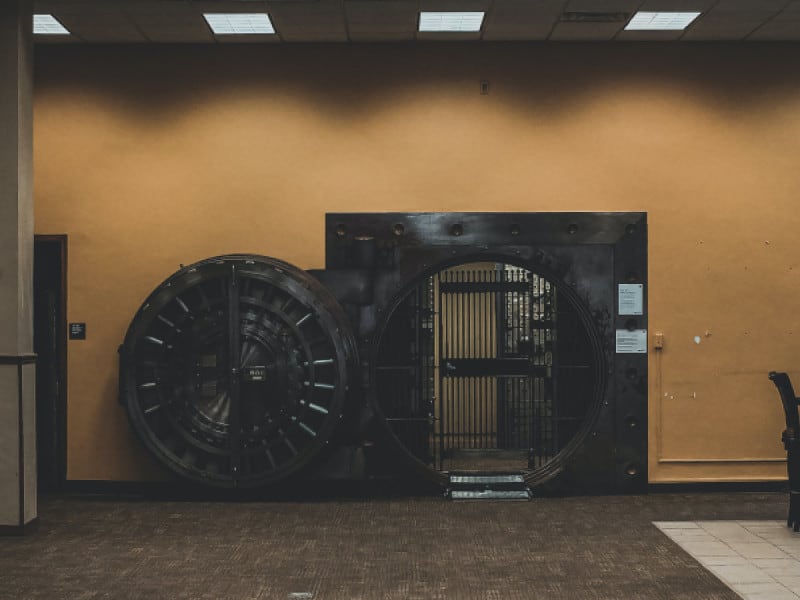 Realizan robo de más de 113 millones de pesos en un banco de Costa Rica