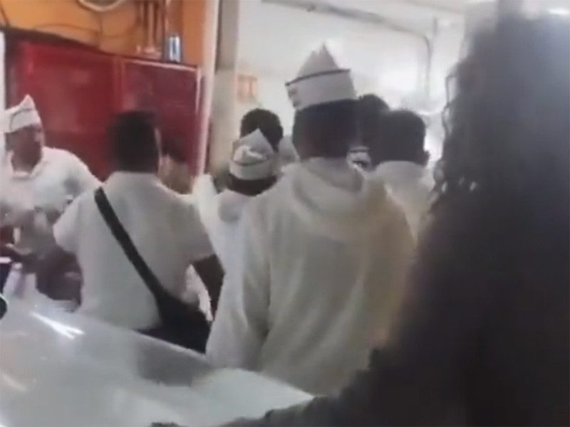 Meseros del ‘Borrego Viudo’ golpean a pareja por reclamar cargos en su cuenta