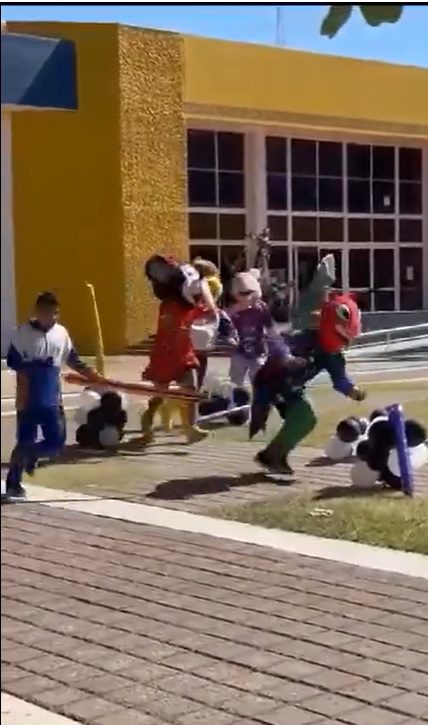 Peculiar carrera de mascotas de la UABJO impacta y se hace viral