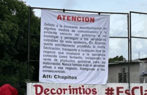 “Los Chapitos” aparentemente se desvinculan de la fabricación de fentanilo mediante la colocación de pancartas en el estado de Sinaloa