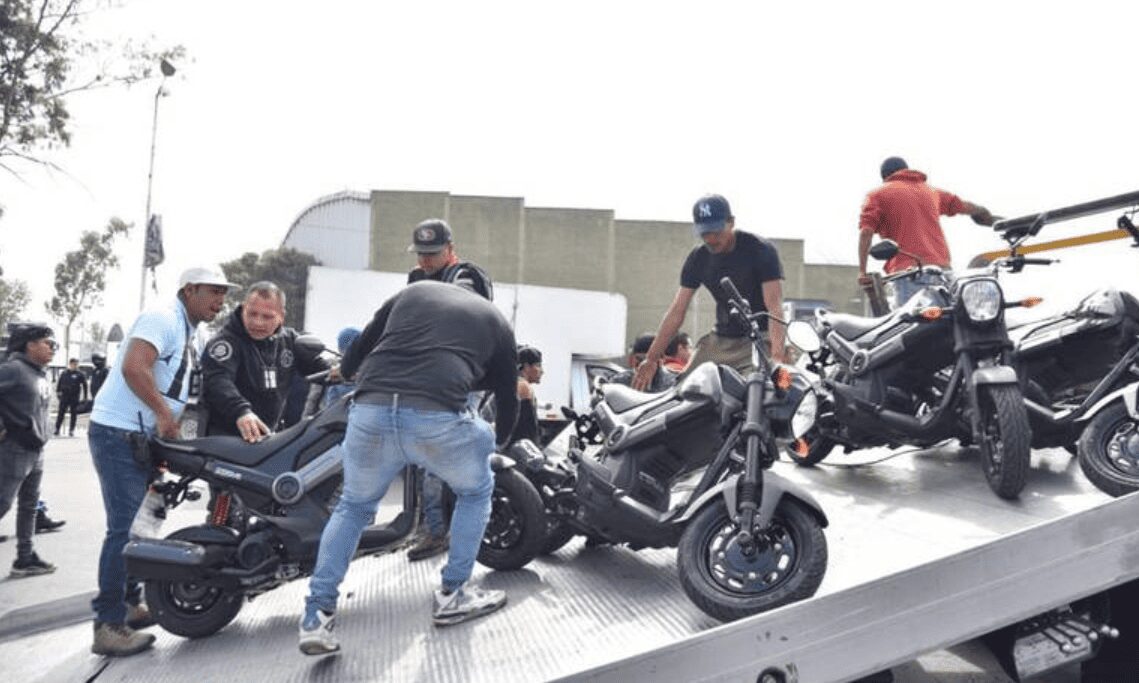 Motocicletas del equipo de Sandra Cuevas fueron remolcadas al corralón infracciones