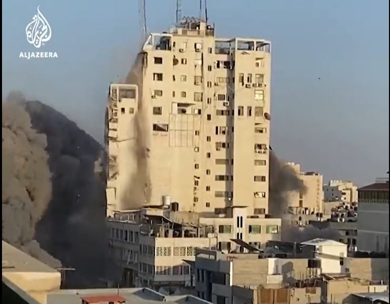 Israel contraataca y destruye uno de los edificios más altos en Gaza