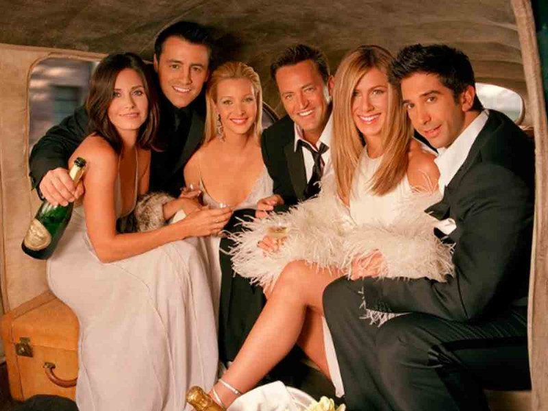 Tras devastadora muerte de Matthew Perry, el reparto de ‘Friends’ se encuentra conmocionado
