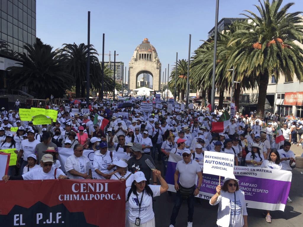 En corto: AMLO acorrala al Poder Judicial 