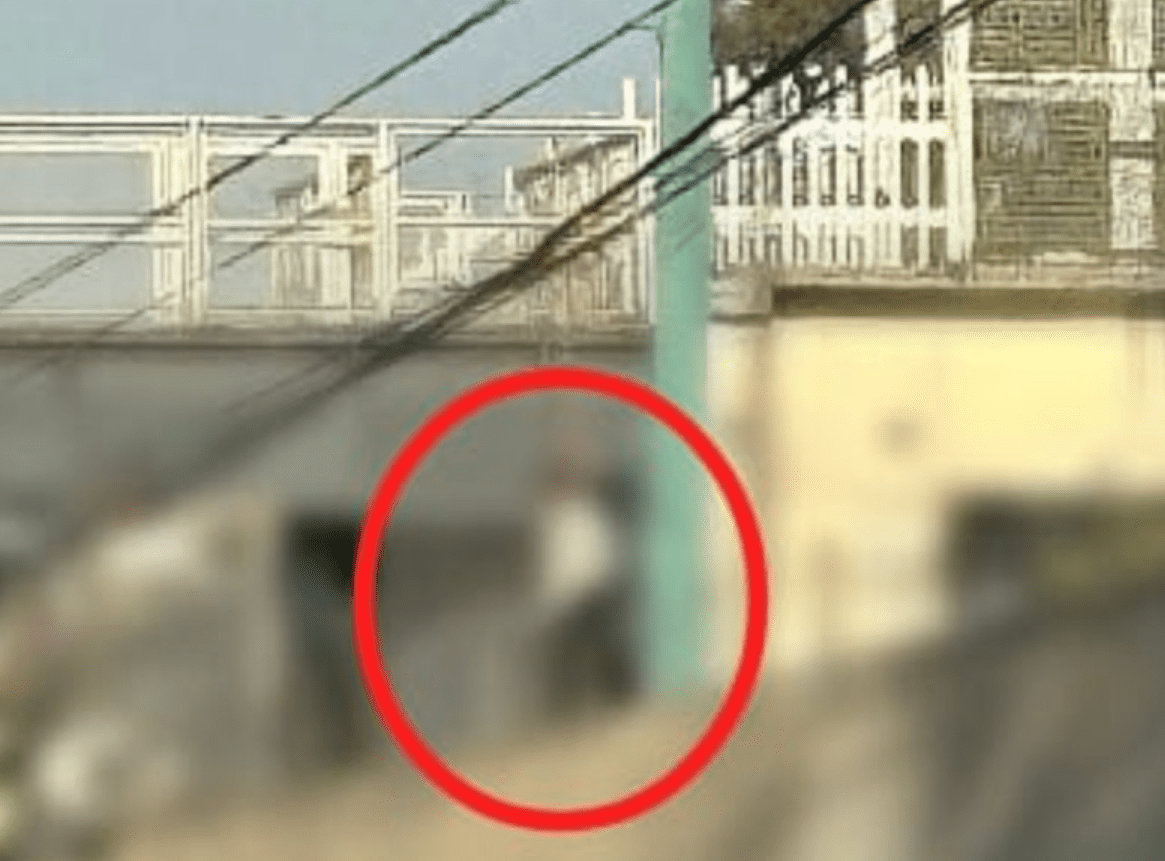 Cuerpo de hombre colgado de un puente en Iztacalco