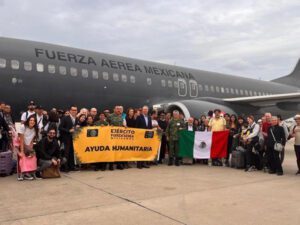 Más de un centenar de mexicanos son rescatados de Israel; la FAM los lleva a Madrid