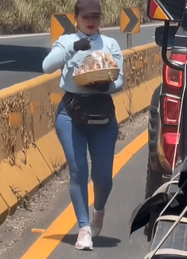 Vendedora de dulces se convierte en tendencia por su parecido con Jennifer Lopez