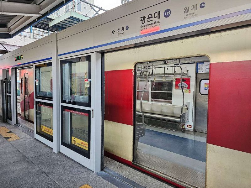 ¿El metro sin asientos? El transporte de Seúl aplicará este sistema en horas pico