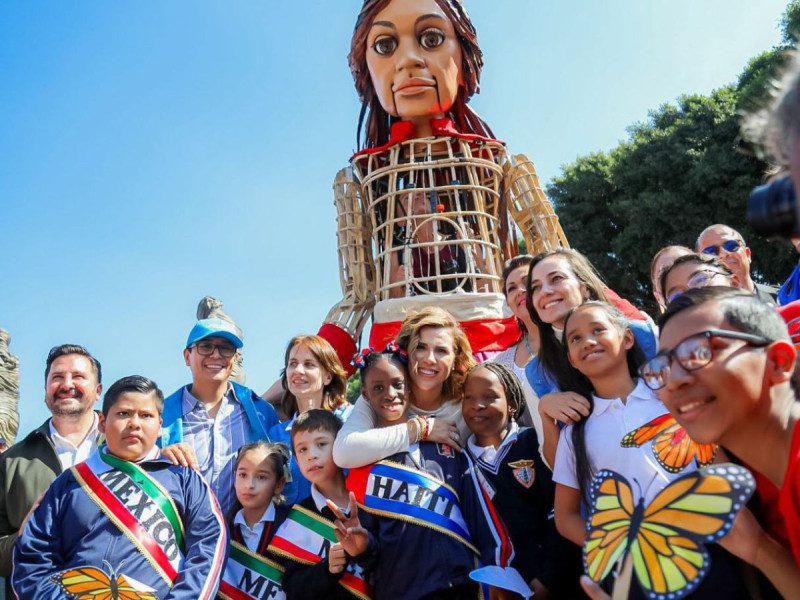 Marioneta gigante Amal, ya está en México, ingresó por Tijuana