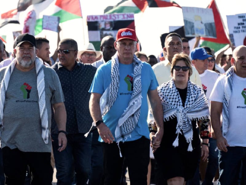 El presidente de Cuba lidera una gran marcha en apoyo a Palestina en La Habana