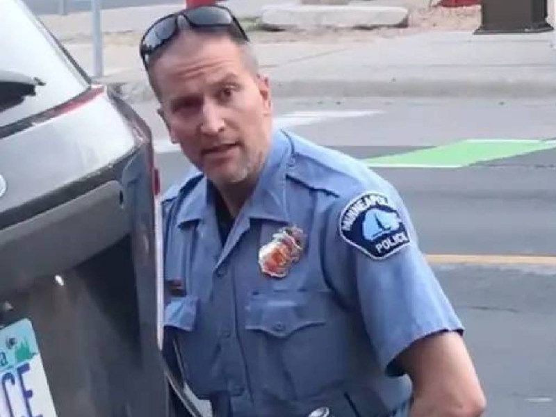 Encuentran apuñalado a expolicía condenado por la muerte de George Floyd