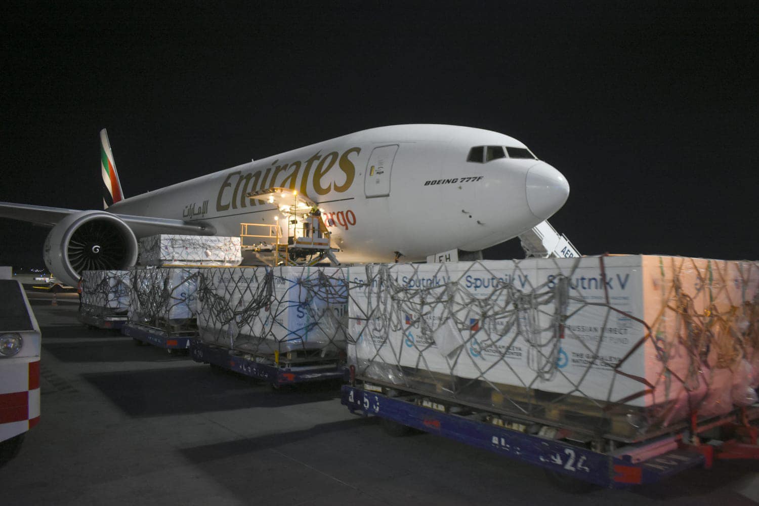 Llegan a México 600 mil vacunas rusas contra covid-19