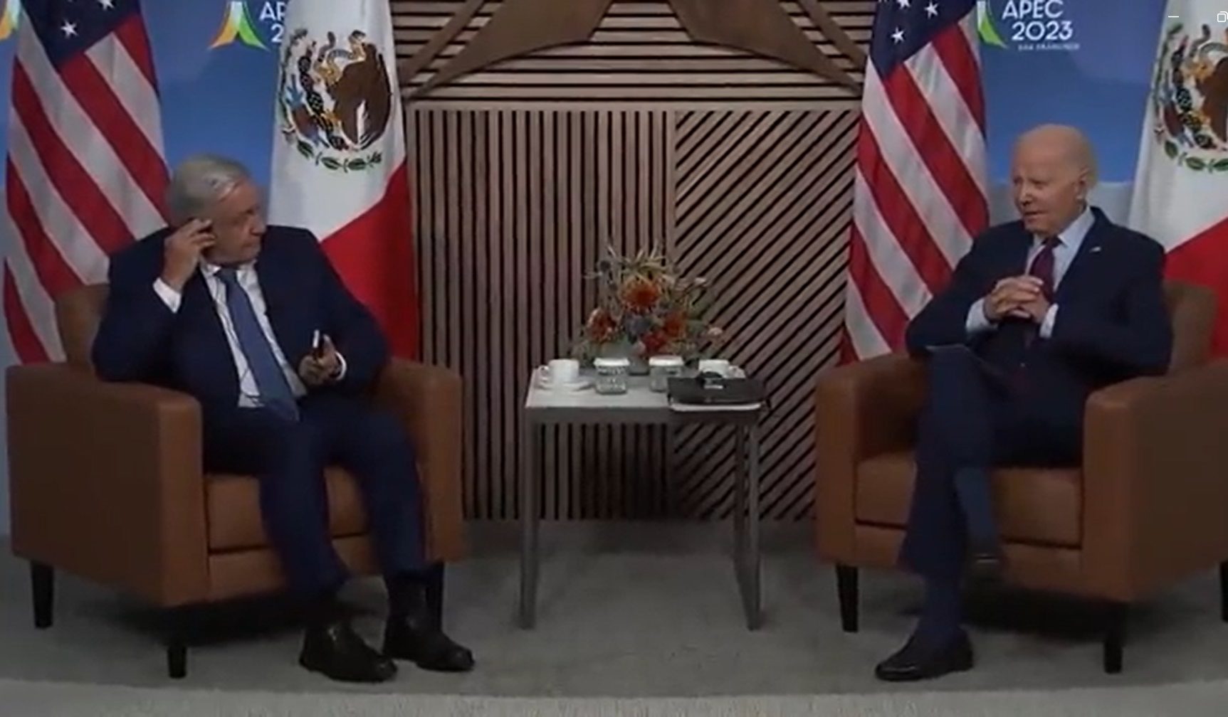 Joe Biden muestra envidia por ver a AMLO sentado junto a su esposa