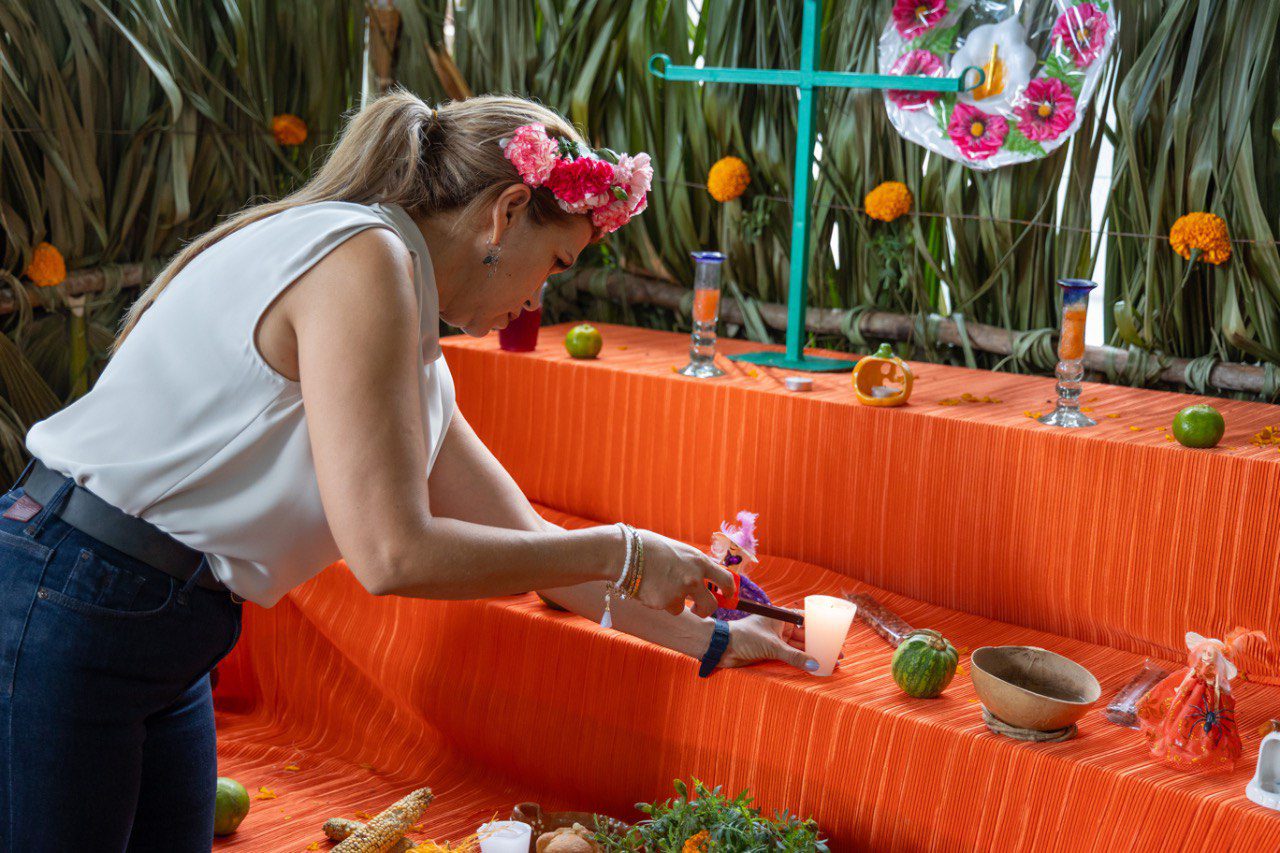 En Solidaridad, comienza tradición de Día de Muertos en panteón municipal