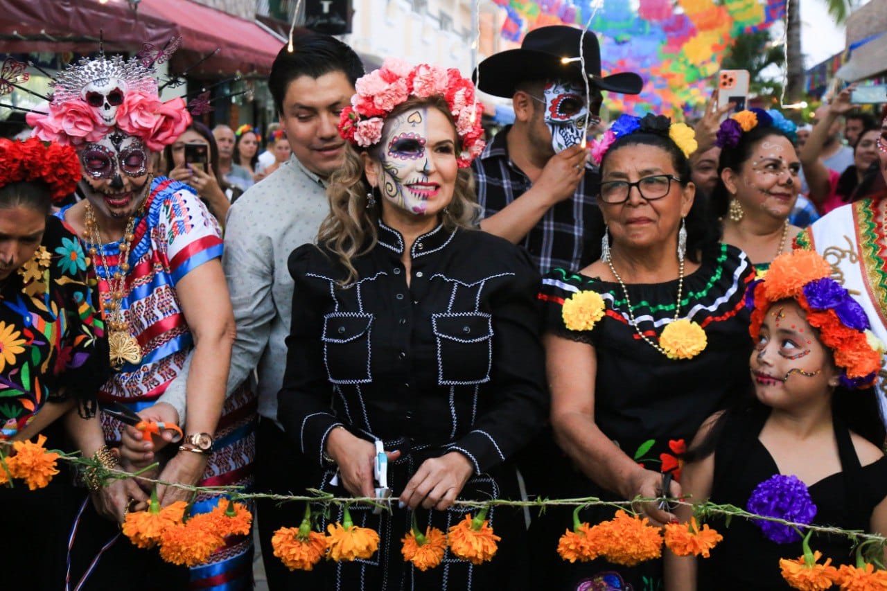 Participativa celebración de Día de Muertos en Solidaridad