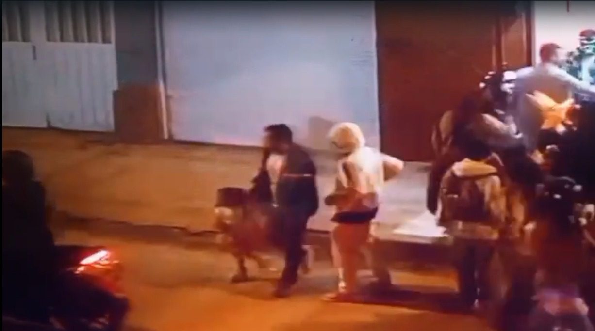 En noche de Halloween, quitan la vida a un hombre que iba acompañado de su hija