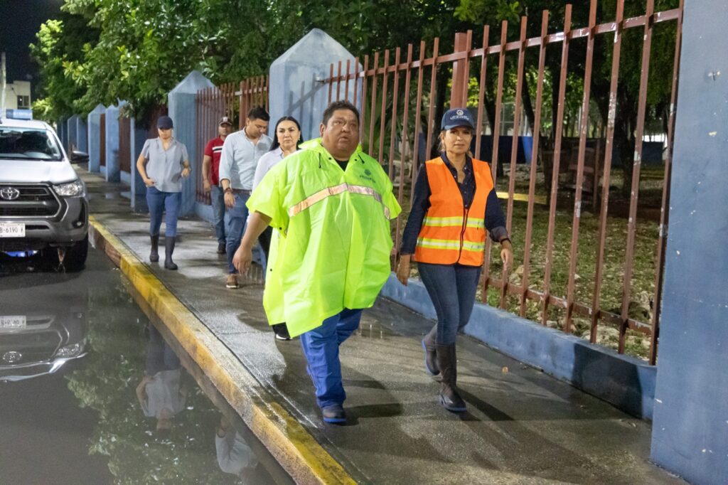 Trabaja gobierno en el desazolve de pozos en Solidaridad