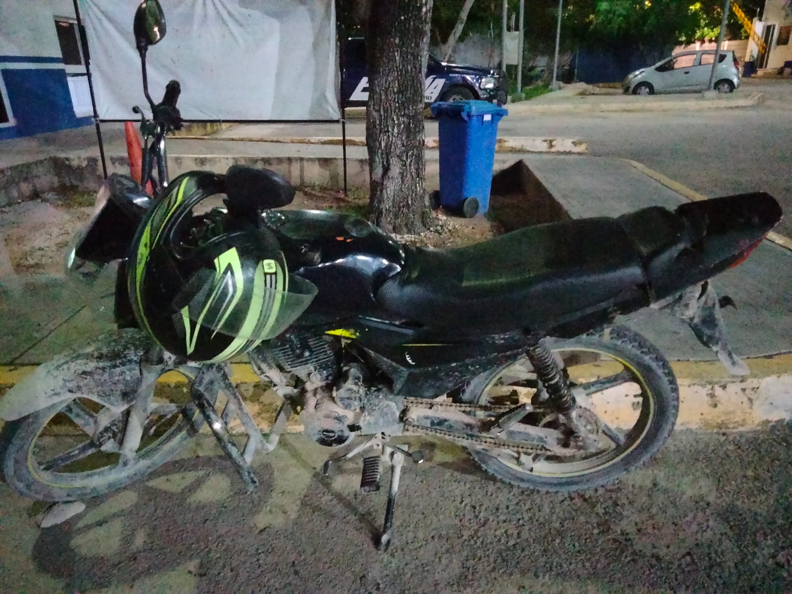 Dos arrestos en Solidaridad: Motocicleta con placas falsas y agresión en un incidente vial