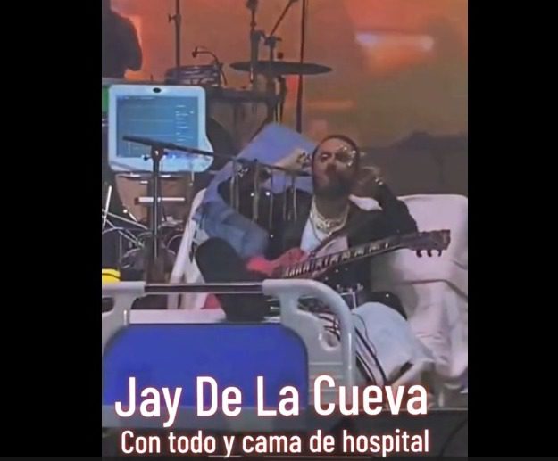 Jay de la Cueva aparece en vídeo dando un concierto desde una cama de hospital