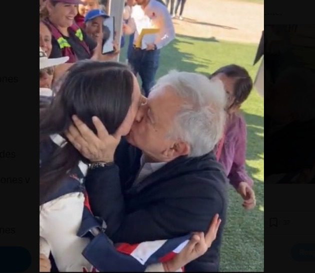 AMLO besa a diputada y la polémica se enciende en las redes