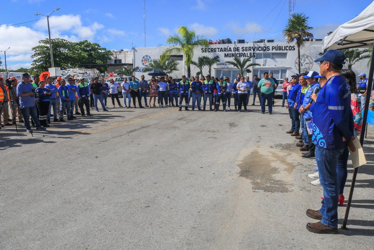 Protege Lili Campos a trabajadores de Servicios Públicos