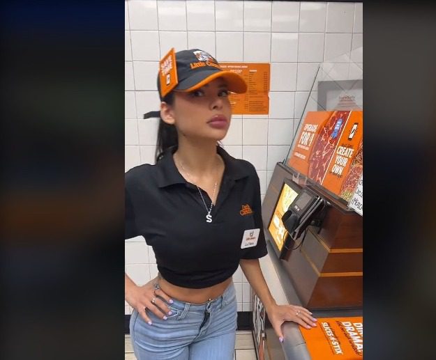 La empleada de una pizzería se hace viral y aumenta las ventas de su sucursal