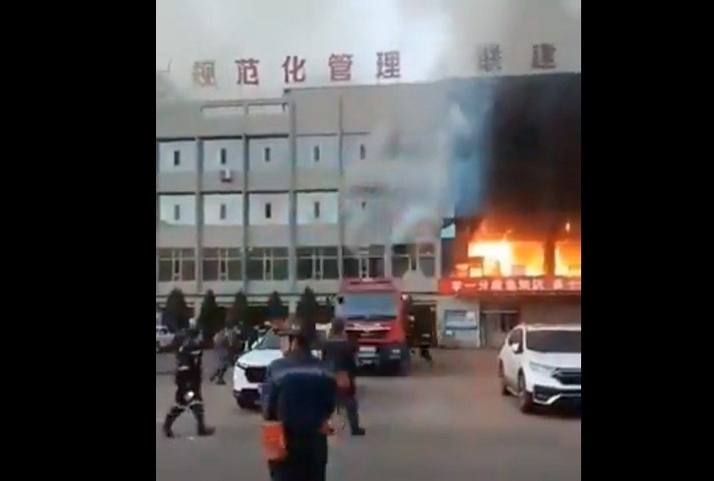 Vídeo: Se incendia un edificio en China y 26 personas pierden la vida