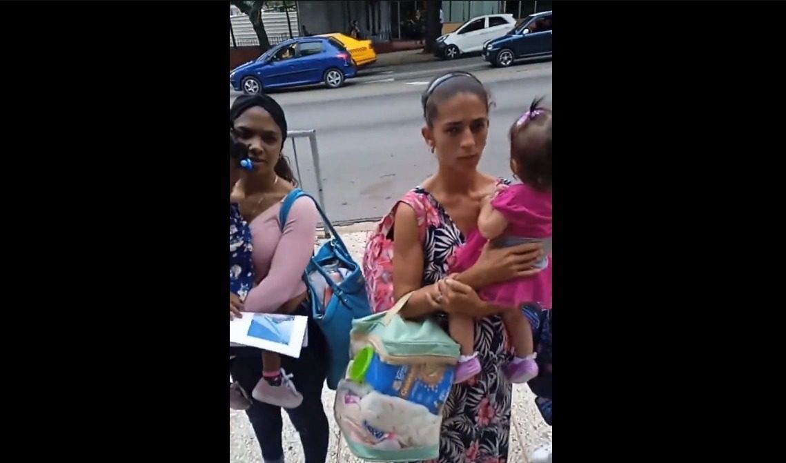 Madres protestan por falta de atención médica para sus hijos en Cuba