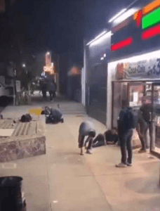 Individuos atacan a joven en Tijuana y él responde con balazos