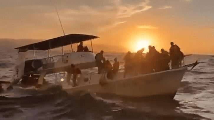Barco se hunde en Puerto Vallarta