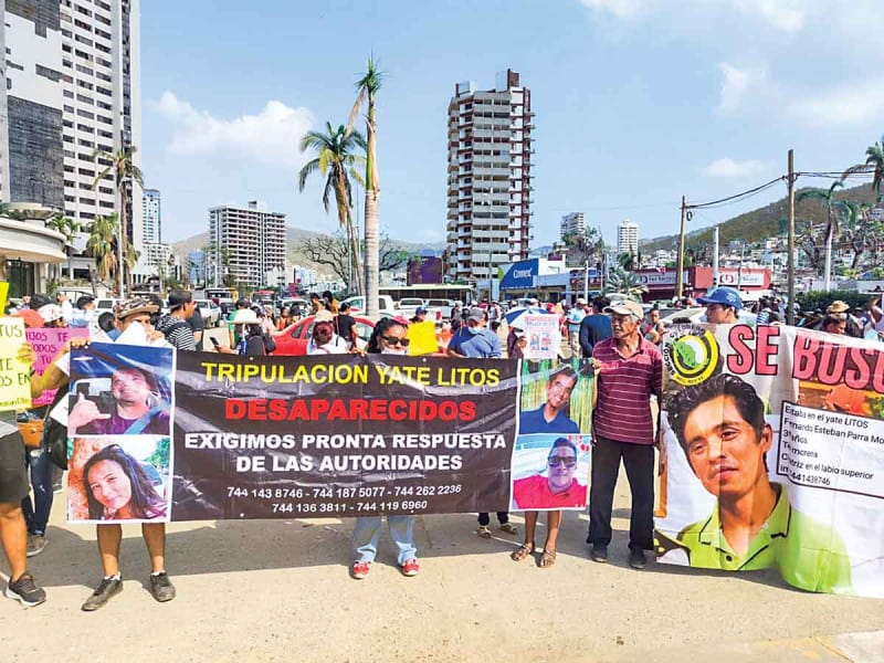 Familiares de marinos extraviados en Acapulco exigen se amplíe la búsqueda