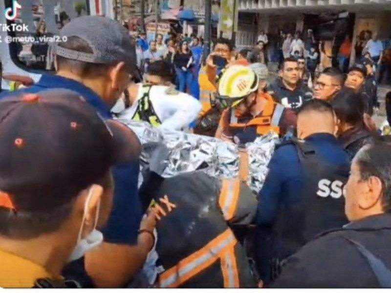 Cae elevador junto con el trabajador que realizaba el servicio de mantenimiento