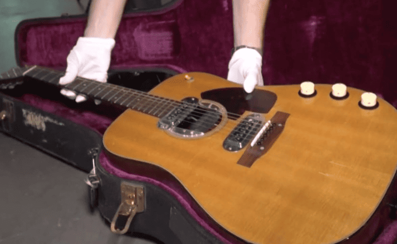 Pagan más de 1.5 mdd por guitarra que uso Kurt Cobain en último concierto