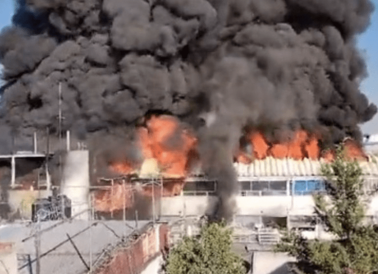 Incendio en bodega del centro de la CDMX, evacuan a 500 personas