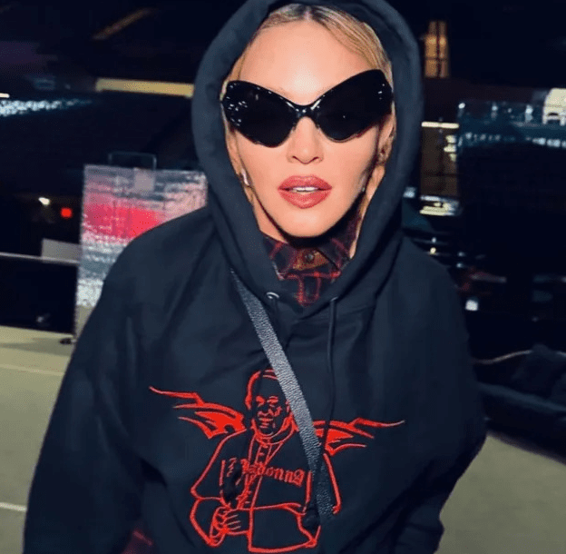 Madonna utiliza sudadera del papa Francisco