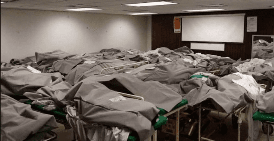 Empleado de crematorio encuentra a anciana viva