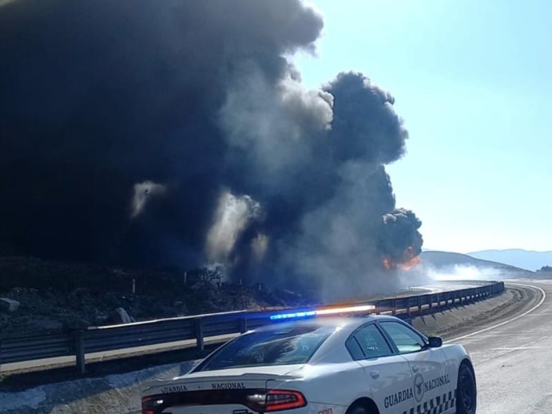 Pipa con combustible explota en la autopista Puebla-Córdoba