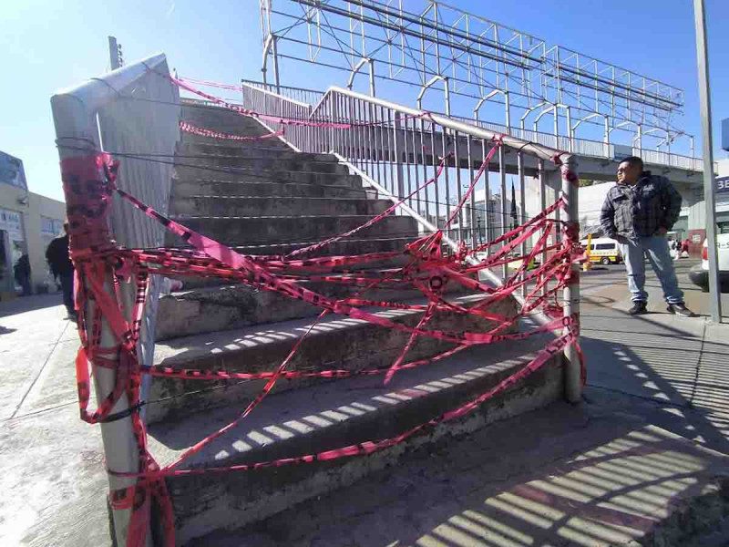 Cierran dos puentes peatonales en Pachuca