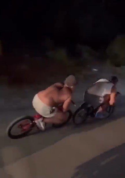 Competencia clandestina entre dos ciclistas se vuelve viral