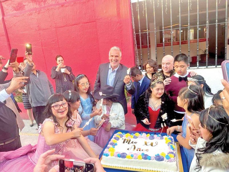 Celebran XV años de niños con Síndrome de Down