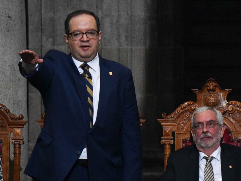 Leonardo Lomelí asume las riendas de la UNAM