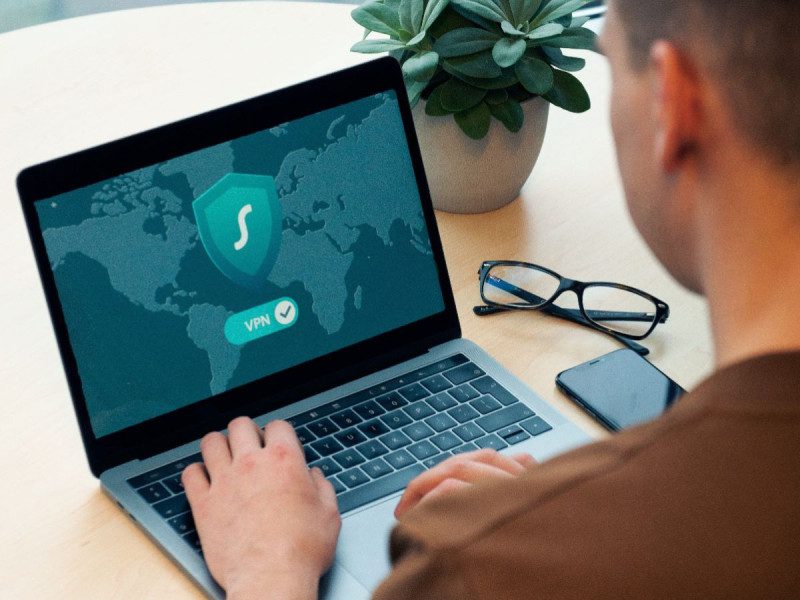 Desafíos destacados en ciberseguridad para 2024: Vehículos eléctricos y la integración de la Inteligencia Artificial