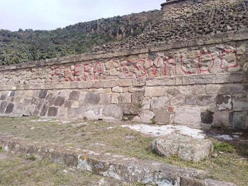 Zona arqueológica de Hidalgo afectada por actos vandálicos con grafitis