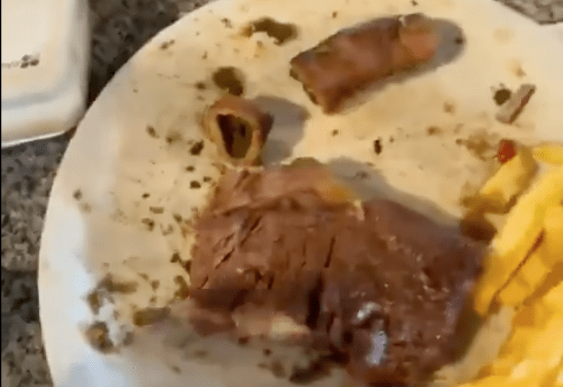 Viral: Cliente denuncia parrillada con un contenido de dudosa procedencia