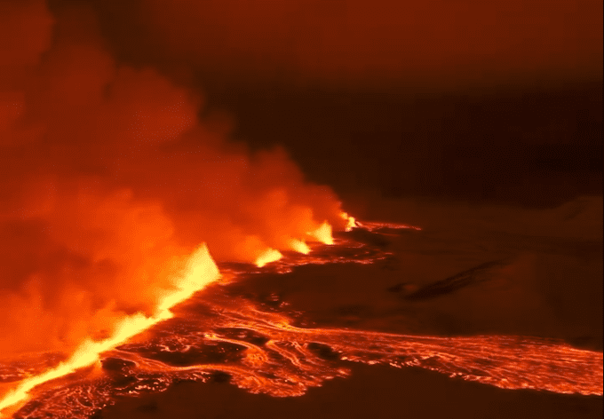 Captan en vídeo erupción volcánica en Islandia