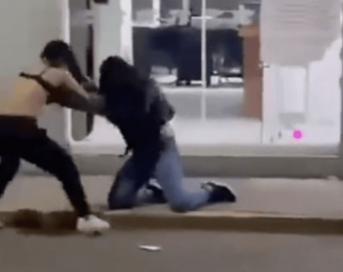 Graban pelea de mujeres en las calles de Aguascalientes