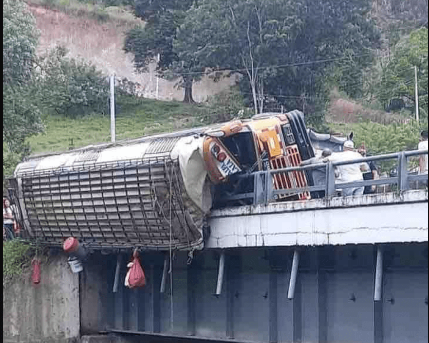 Al menos 16 personas pierden la vida en accidente de autobús en Nicaragua