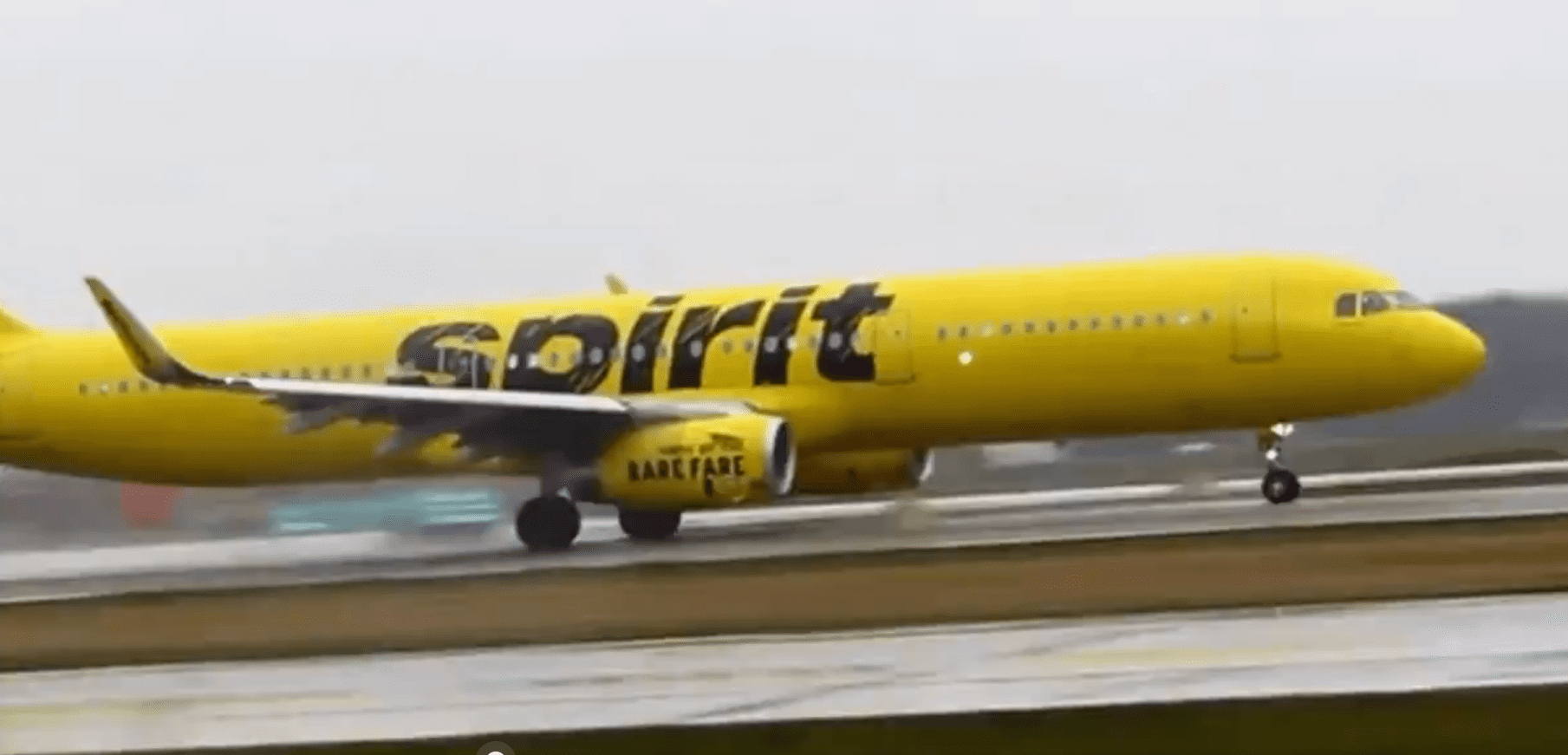 De película: aerolínea embarca a niño en un vuelo equivocado